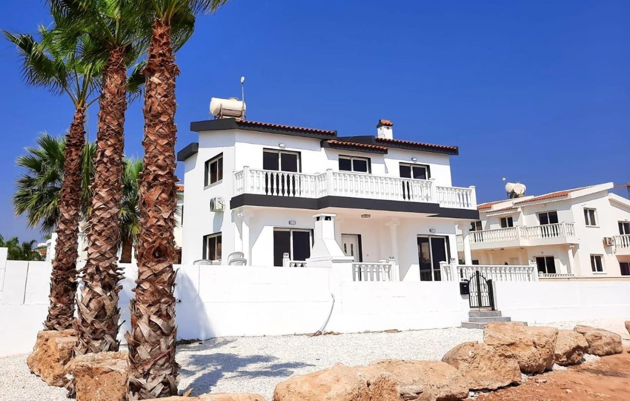 Villa Suncity Boutique Beachfront Айя Напа Екстериор снимка