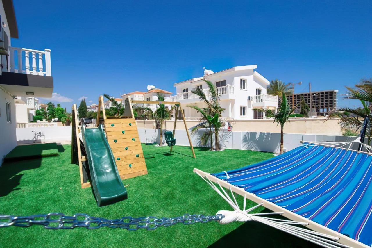 Villa Suncity Boutique Beachfront Айя Напа Екстериор снимка