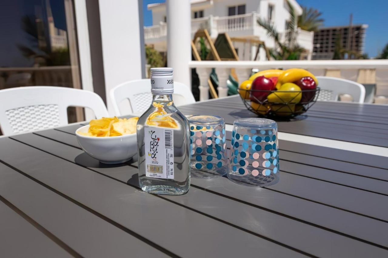 Villa Suncity Boutique Beachfront Айя Напа Екстериор снимка