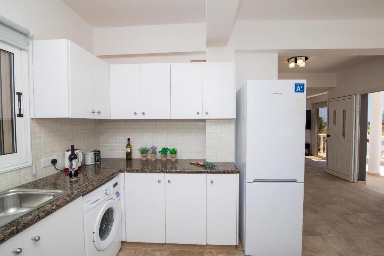 Villa Suncity Boutique Beachfront Айя Напа Екстериор снимка