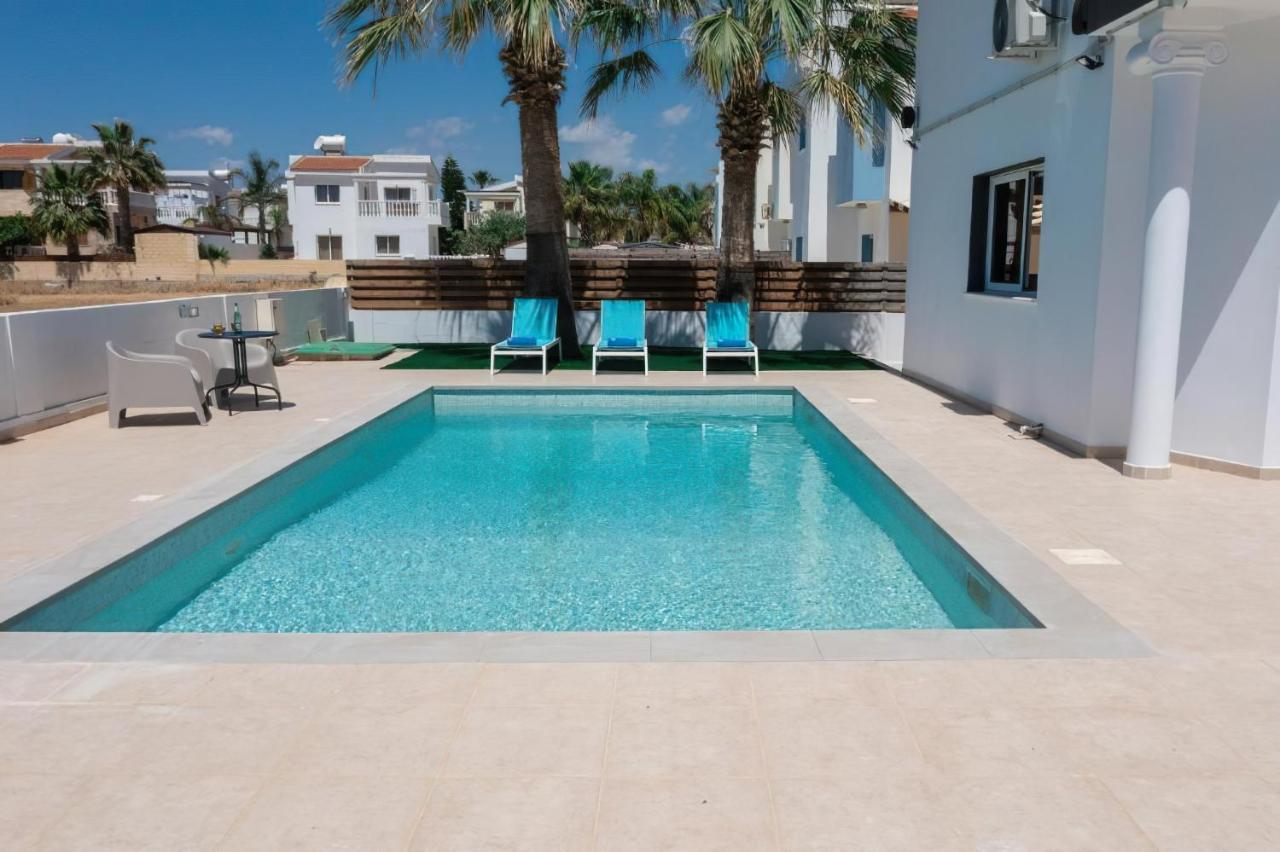 Villa Suncity Boutique Beachfront Айя Напа Екстериор снимка