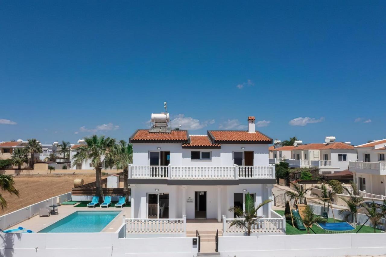 Villa Suncity Boutique Beachfront Айя Напа Екстериор снимка