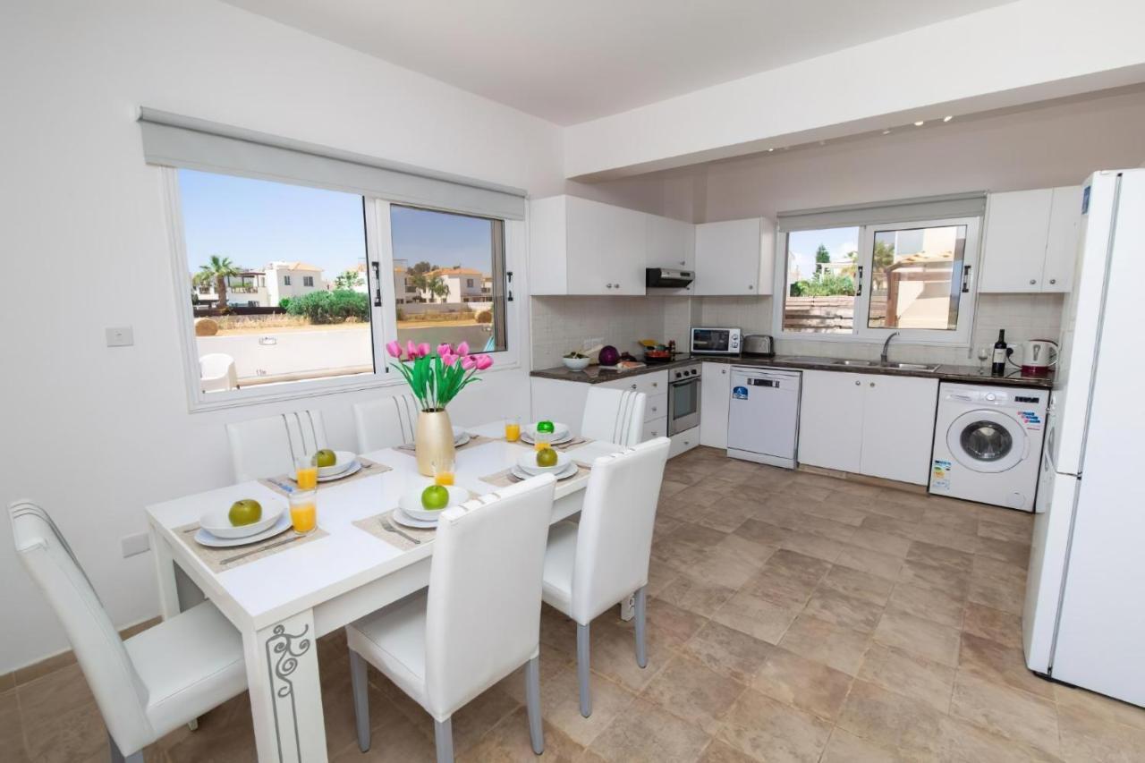 Villa Suncity Boutique Beachfront Айя Напа Екстериор снимка