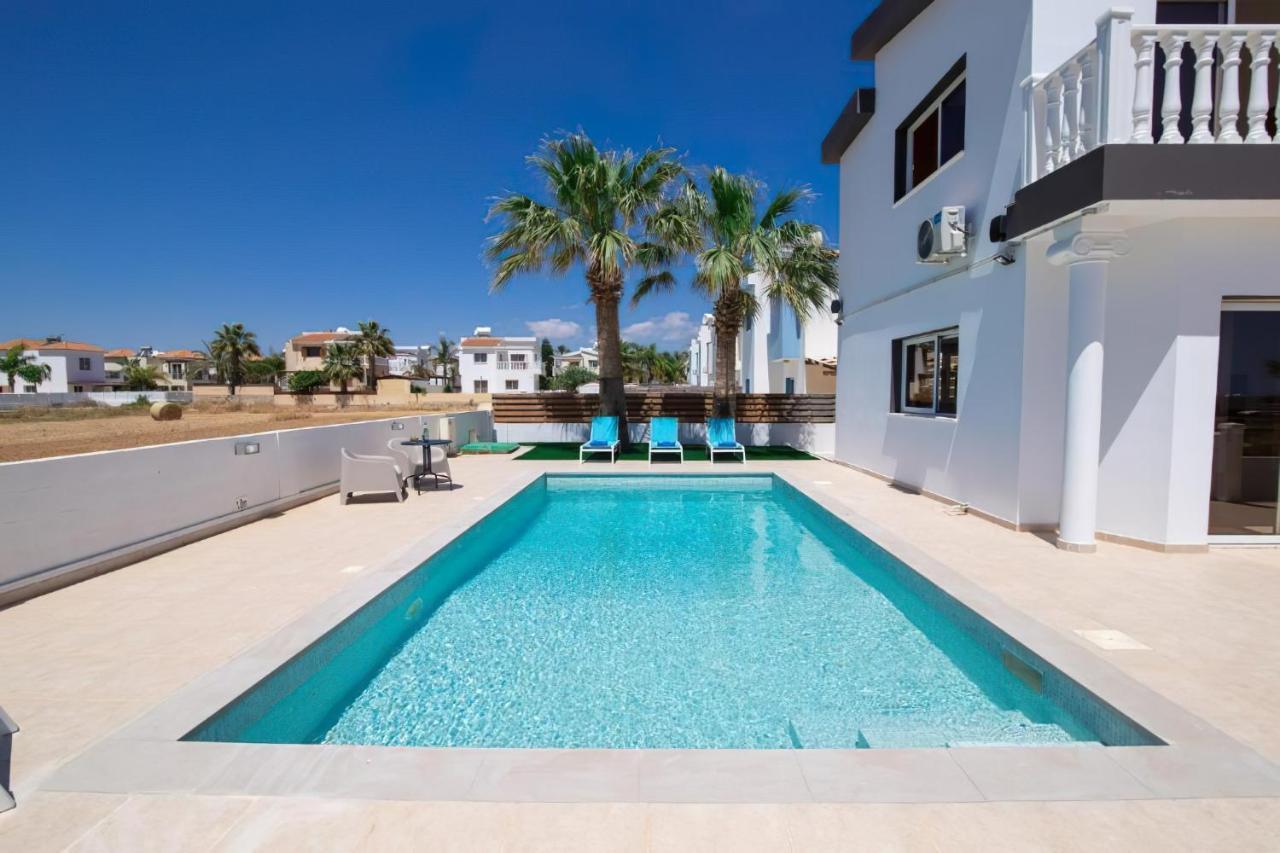 Villa Suncity Boutique Beachfront Айя Напа Екстериор снимка