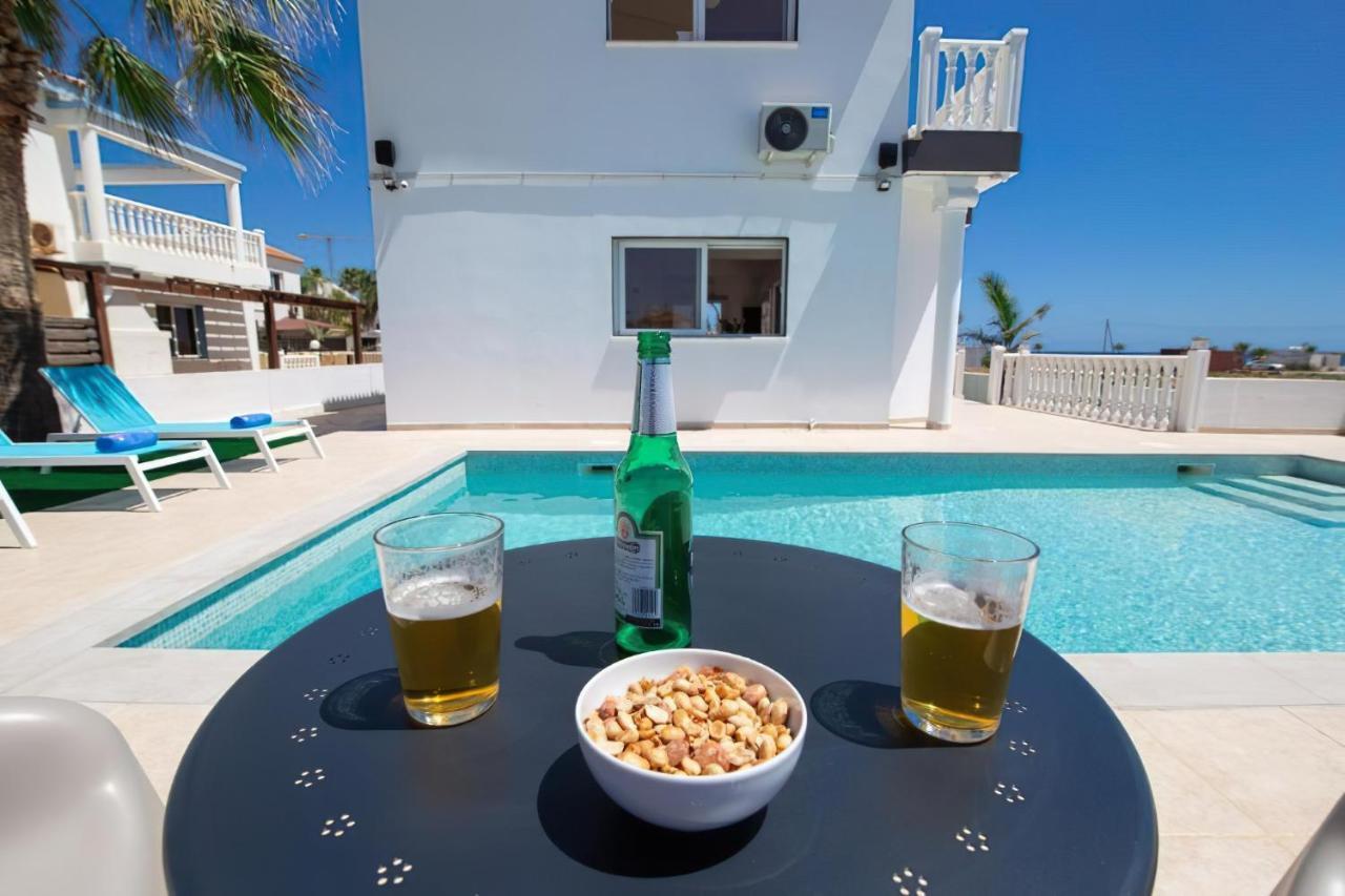 Villa Suncity Boutique Beachfront Айя Напа Екстериор снимка