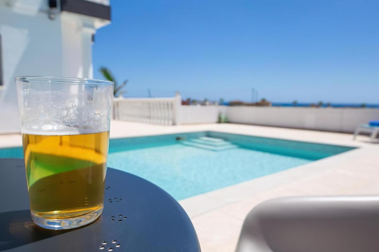 Villa Suncity Boutique Beachfront Айя Напа Екстериор снимка