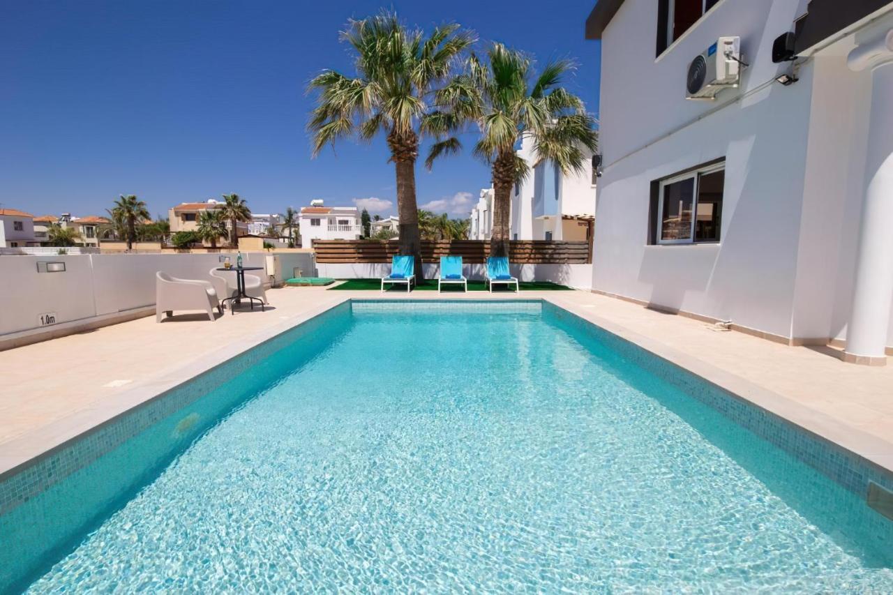 Villa Suncity Boutique Beachfront Айя Напа Екстериор снимка