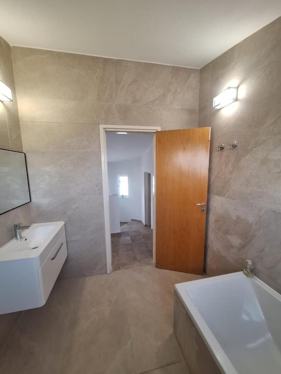 Villa Suncity Boutique Beachfront Айя Напа Екстериор снимка